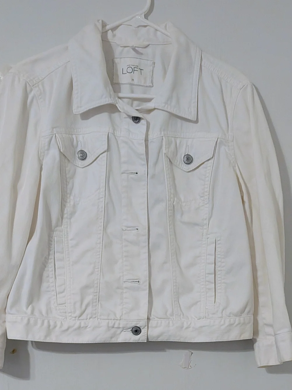 Ann Taylor LOFT White Women’s Trucker Denim Jacket with Button Front Size M